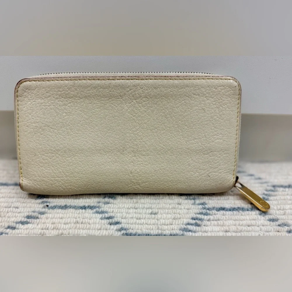 LOUIS VUITTON Vintage Y2K Suhali Cream Leather Zippy Wallet Clutch W/ Gold Studz